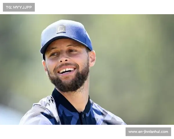 库里高尔夫场边专注研读剧本 詹姆斯戏谑他是时间管理大师 库里高尔夫场边专注研读剧本 詹姆斯戏谑他是时间管理大师